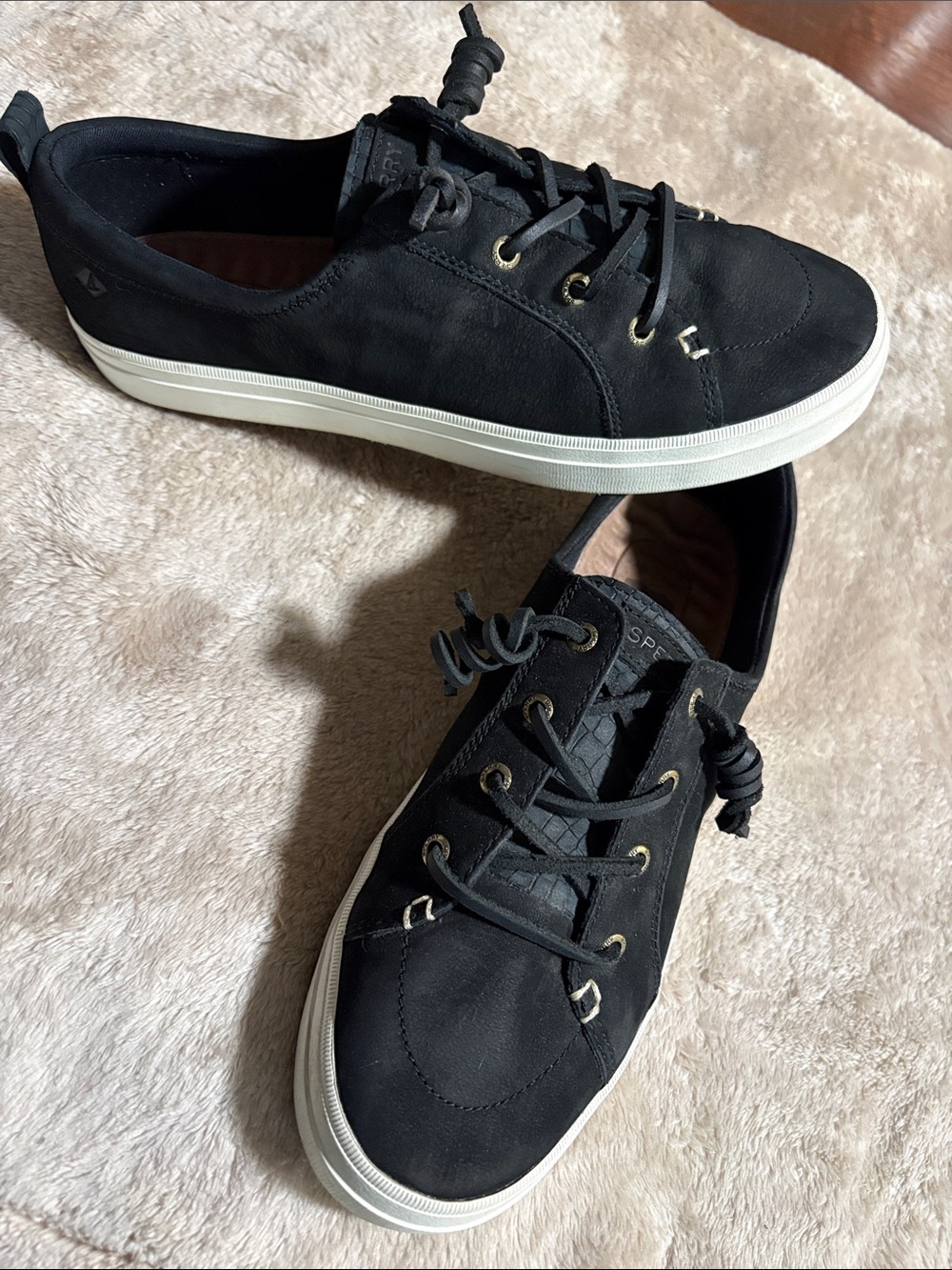 Sperry Women’s Black Crest Suede Low-Top Lace-Up Sneakers with White Sole Size 9